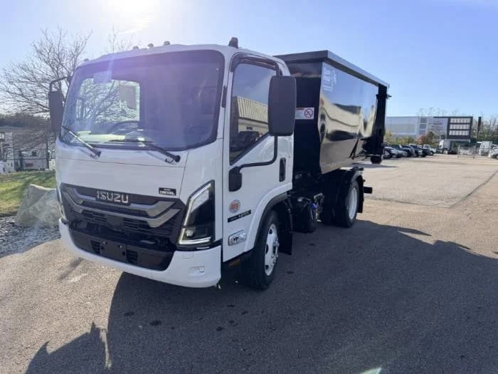 2025 Isuzu NRR in Dayton, OH — photo 5