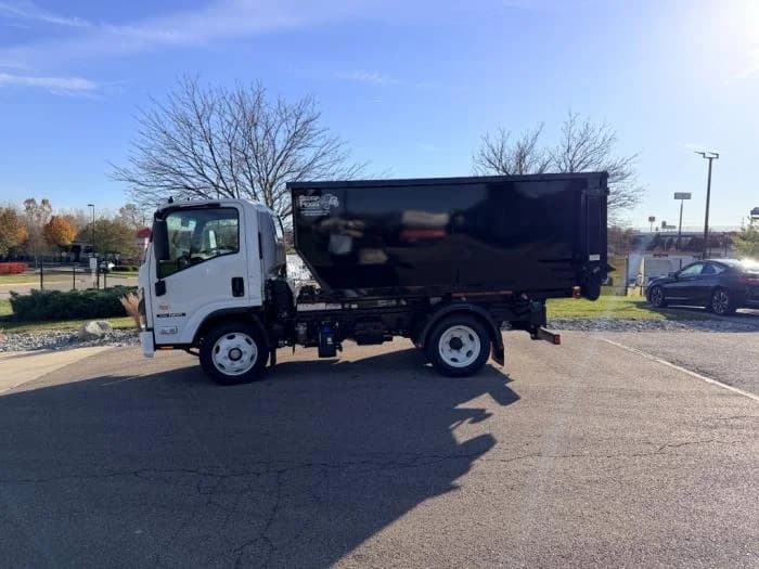 2025 Isuzu NRR in Dayton, OH — photo 8