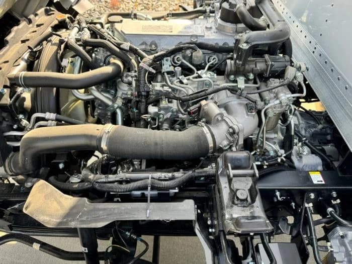2025 Isuzu NRR in Dayton, OH — photo 14