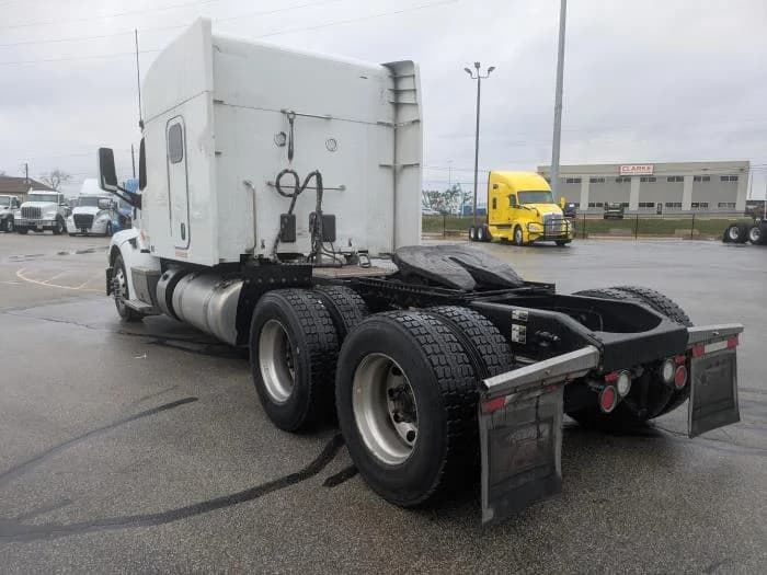 2022 Peterbilt 579 in Indianapolis, IN — photo 4