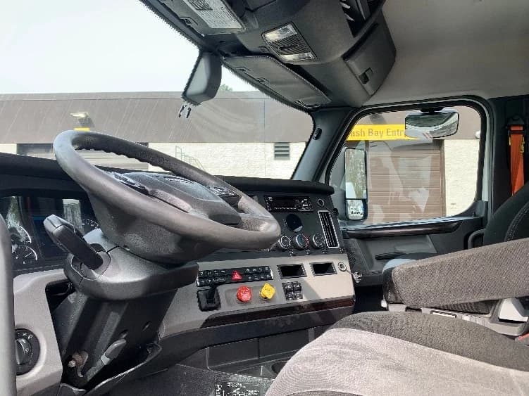 2019 Freightliner Cascadia in Franklin, MA — photo 10