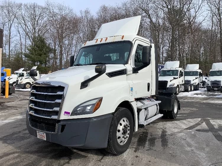 2019 Freightliner Cascadia in Franklin, MA — photo 3