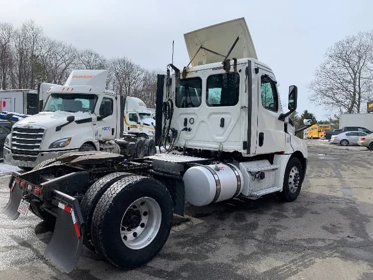 2019 Freightliner Cascadia in Franklin, MA — photo 7