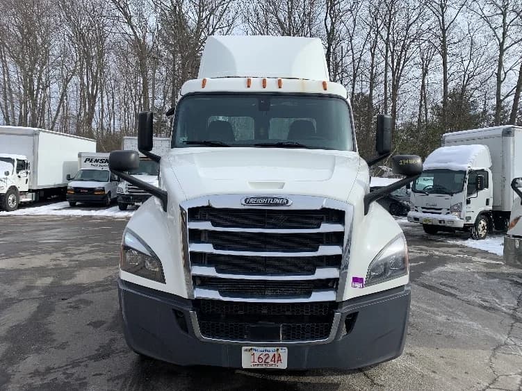 2019 Freightliner Cascadia in Franklin, MA — photo 2