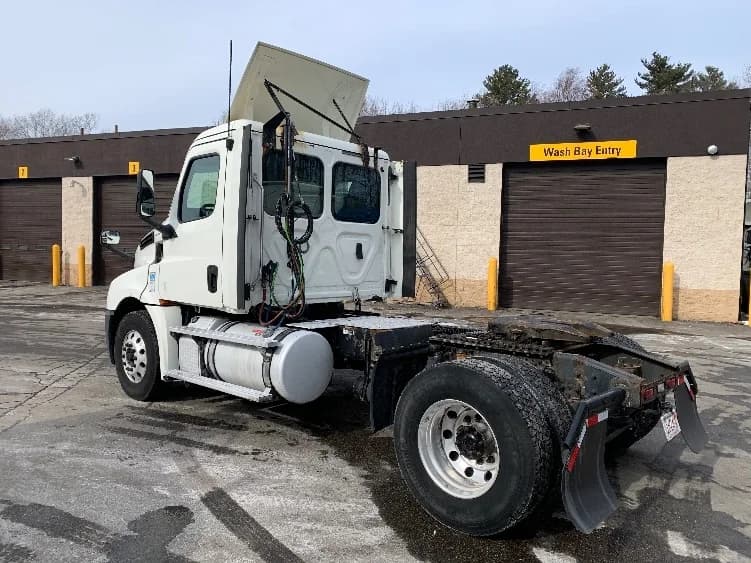 2019 Freightliner Cascadia in Franklin, MA — photo 5