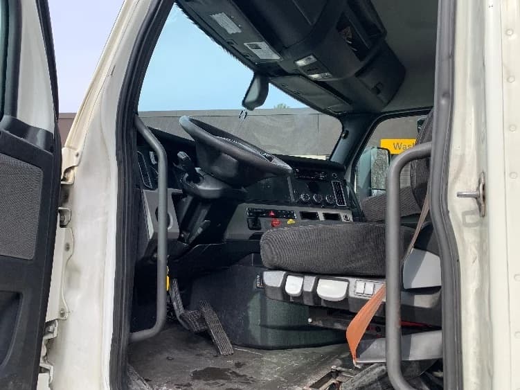 2019 Freightliner Cascadia in Franklin, MA — photo 9