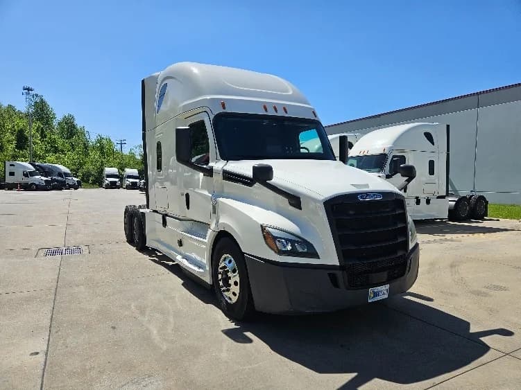 2020 Freightliner Cascadia in Moberly, MO