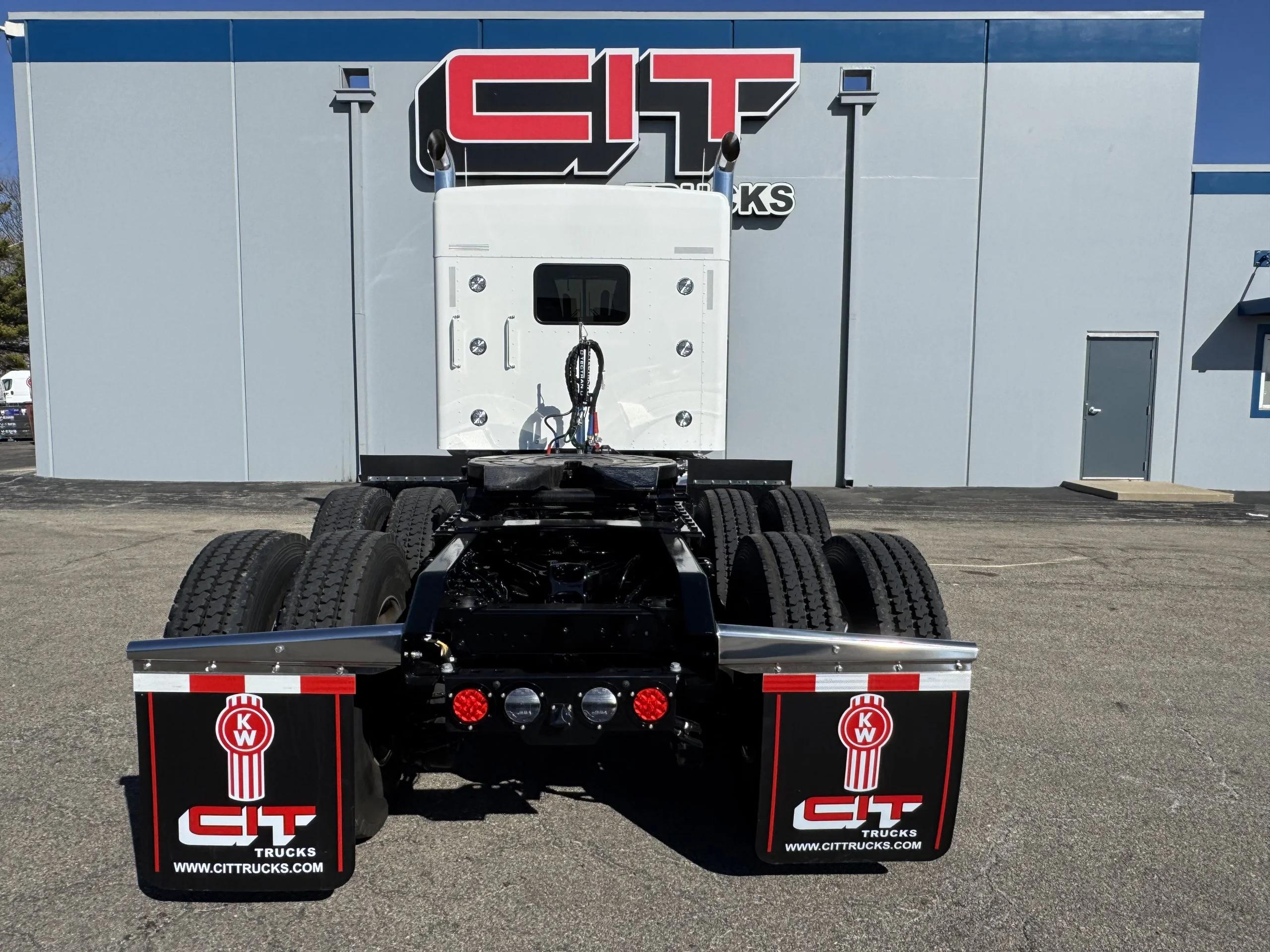 2027 Kenworth W900 in Champaign, IL — photo 5