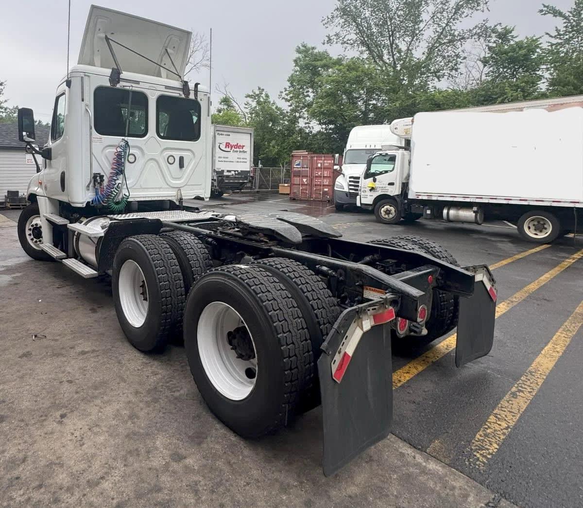 2019 Freightliner Cascadia in Kearny, NJ — photo 6