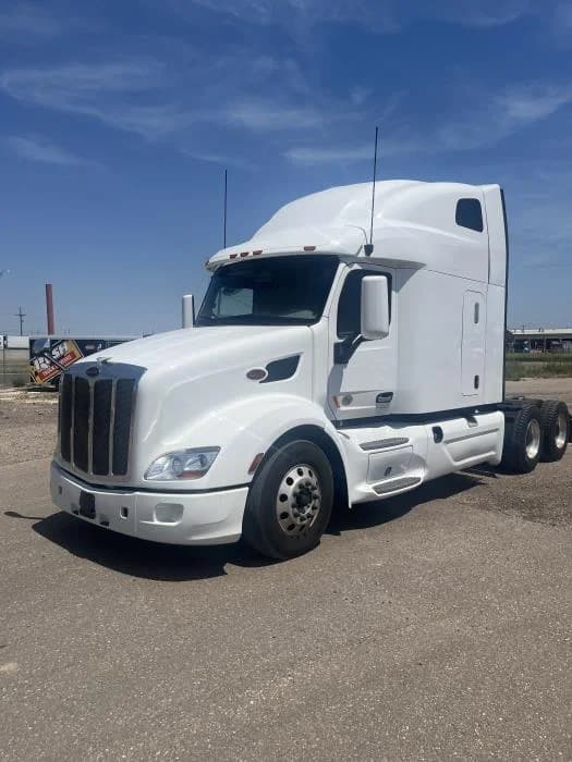 2022 Peterbilt 579 in Amarillo, TX — photo 2