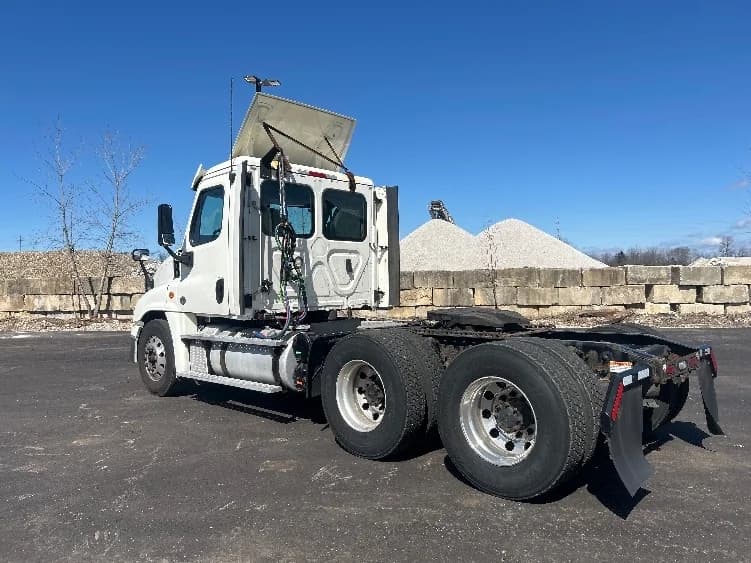2019 Freightliner Cascadia in Twinsburg, OH — photo 5