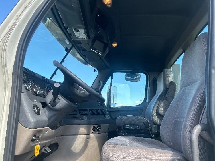 2019 Freightliner Cascadia in Twinsburg, OH — photo 9