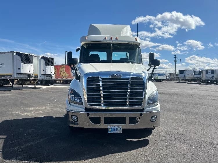 2019 Freightliner Cascadia in Twinsburg, OH — photo 2