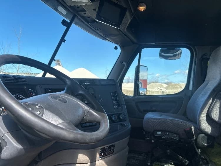 2019 Freightliner Cascadia in Twinsburg, OH — photo 10