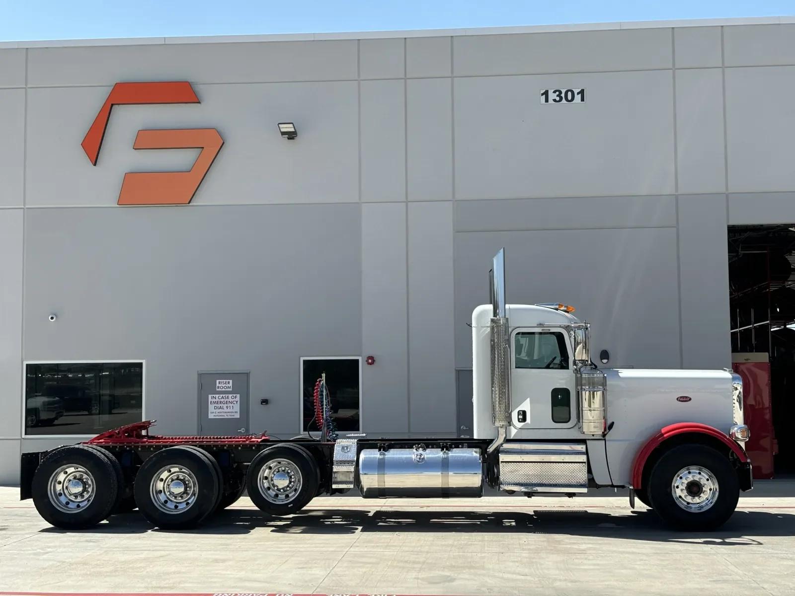 2019 Peterbilt 389 in Hutchins, TX — photo 3