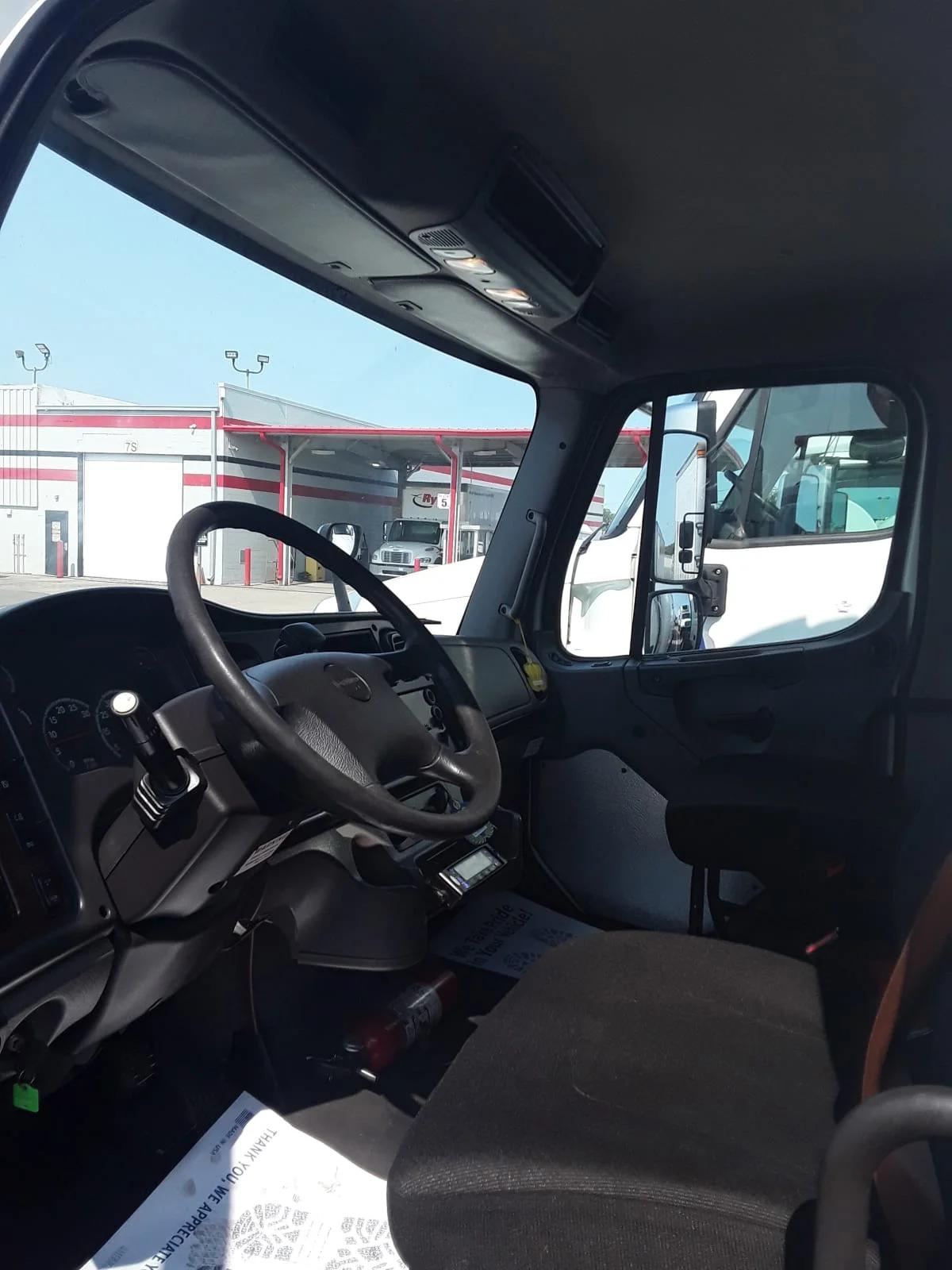 2018 Freightliner M2 106 in Taylor, MI — photo 8