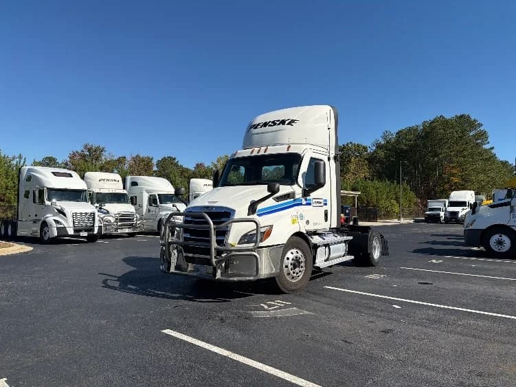 2020 Freightliner Cascadia in Lithia Springs, GA — photo 3