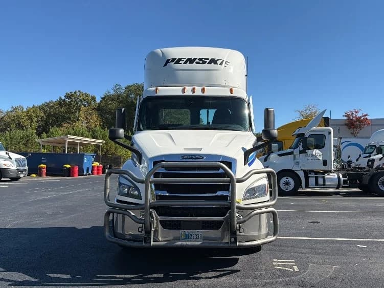 2020 Freightliner Cascadia in Lithia Springs, GA — photo 2