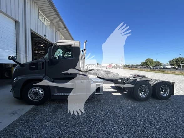 2026 Mack Pioneer — photo 2