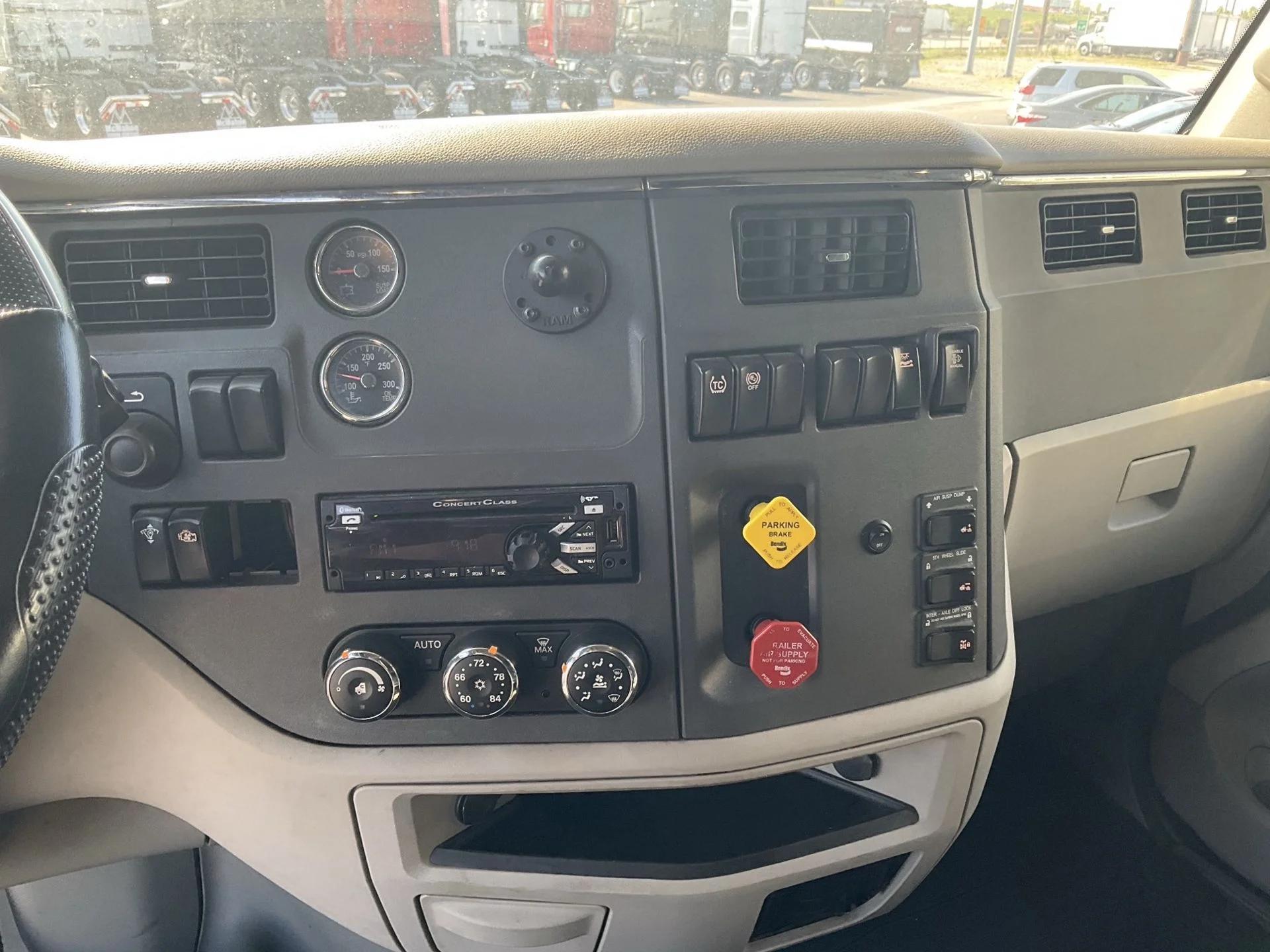 2019 Peterbilt 579 in Clarksville, IN — photo 15