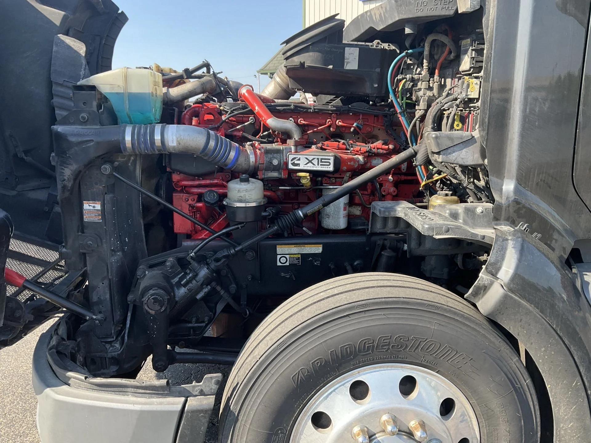 2019 Peterbilt 579 in Clarksville, IN — photo 10