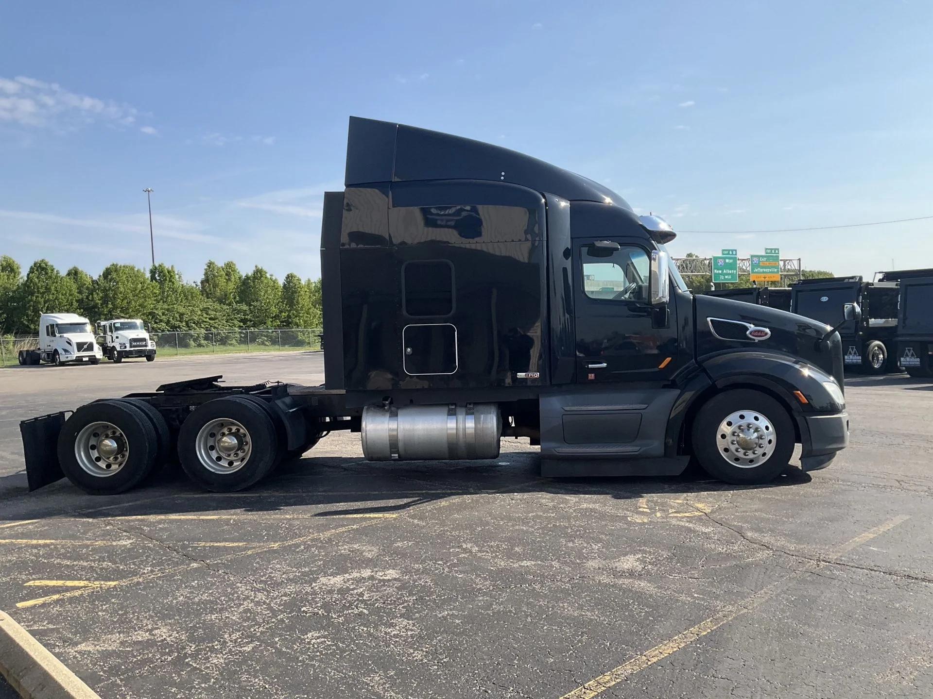 2019 Peterbilt 579 in Clarksville, IN — photo 4