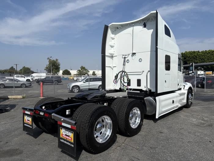 2027 Peterbilt 579 in Sylmar, CA — photo 6