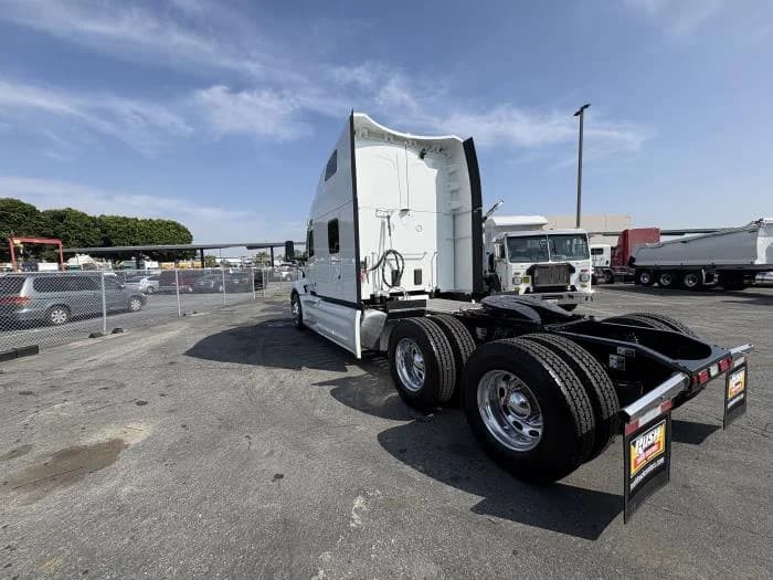 2027 Peterbilt 579 in Sylmar, CA — photo 8
