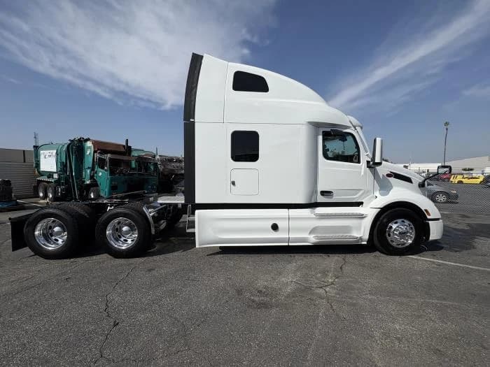 2027 Peterbilt 579 in Sylmar, CA — photo 5