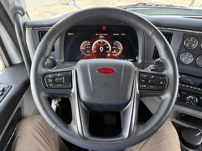 2027 Peterbilt 579 in Sylmar, CA — photo 12