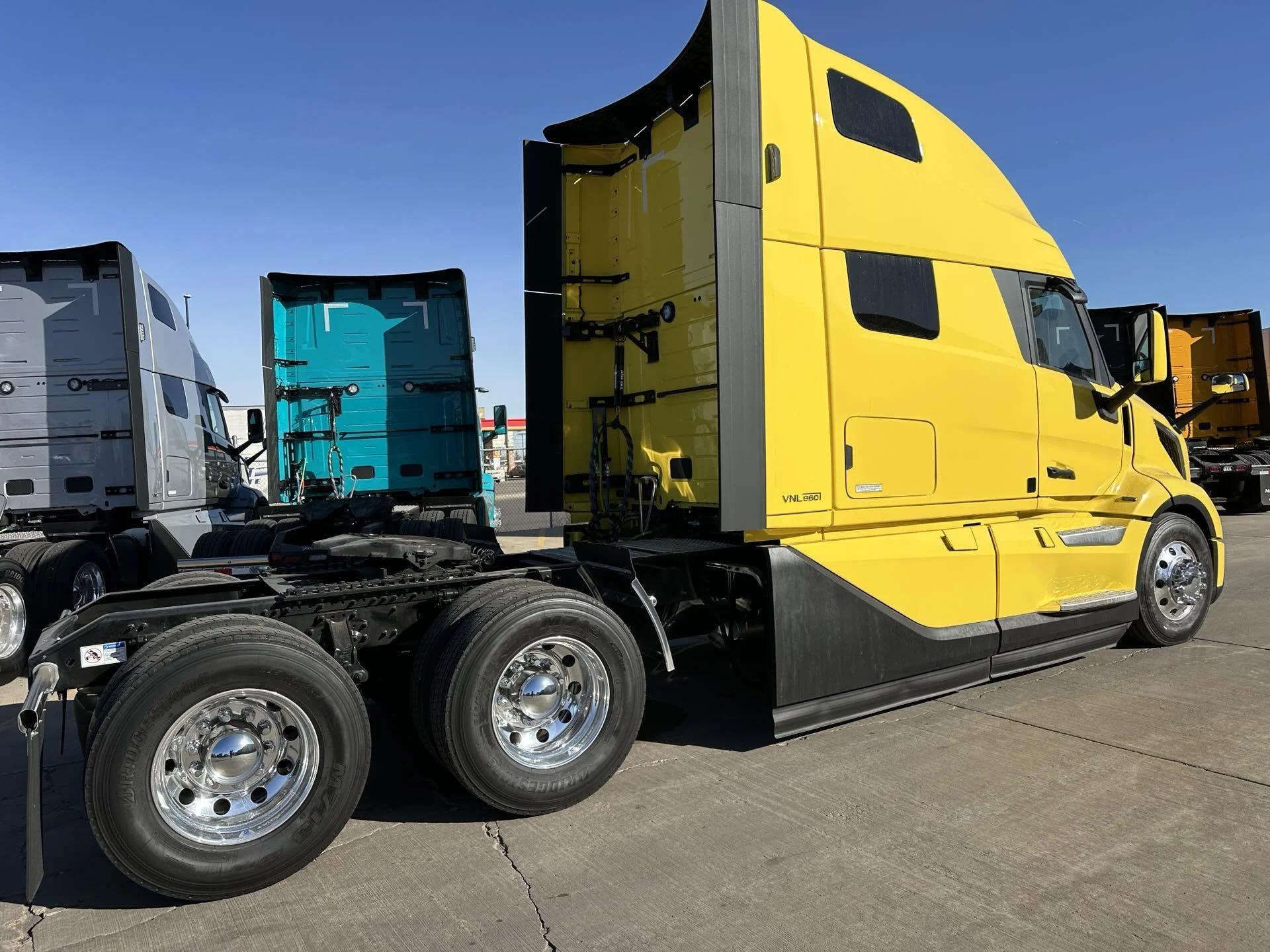 2026 Volvo VNL 860 in Commerce City, CO — photo 4