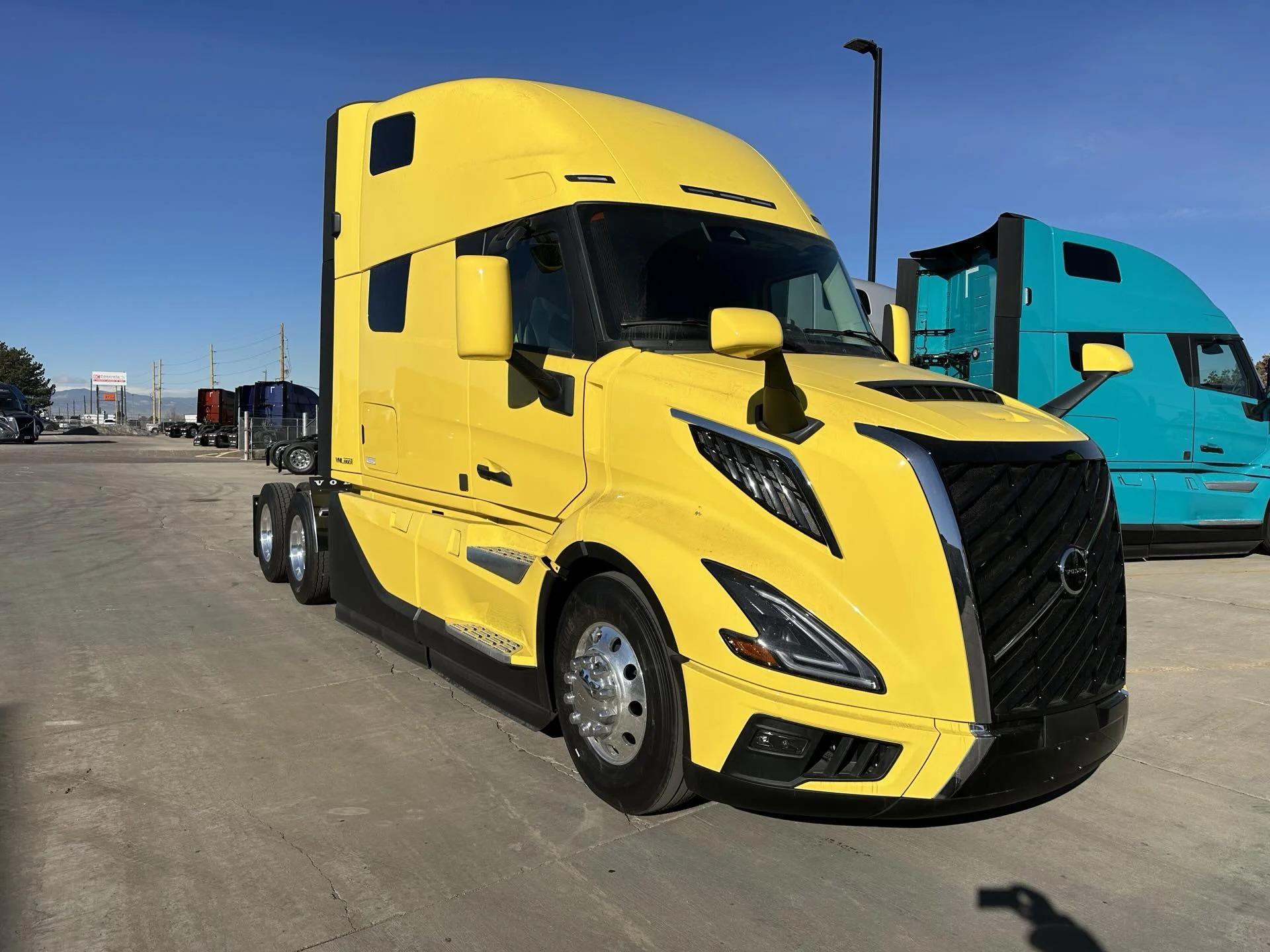 2026 Volvo VNL 860 in Commerce City, CO — photo 2