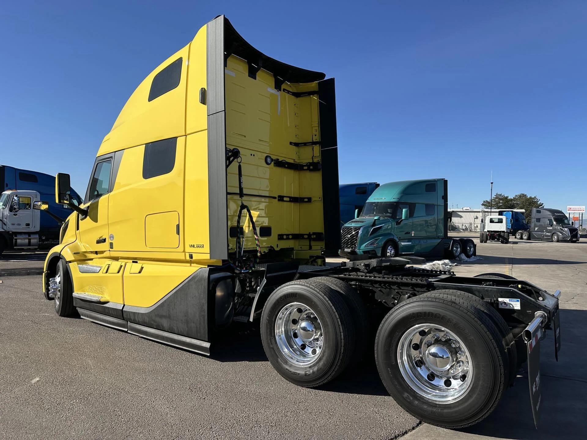 2026 Volvo VNL 860 in Commerce City, CO — photo 3