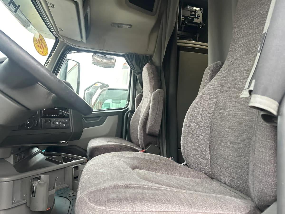 2020 Volvo VNR 640 in Phoenix, AZ — photo 11