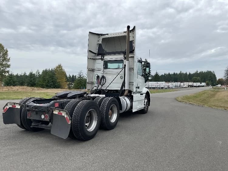 2020 Volvo VNR 640 in Lacey, WA — photo 7
