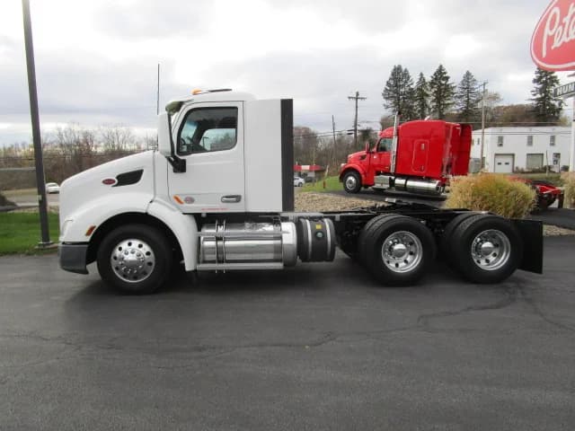 2019 Peterbilt 579 in CLARKSBURG, WV — photo 2