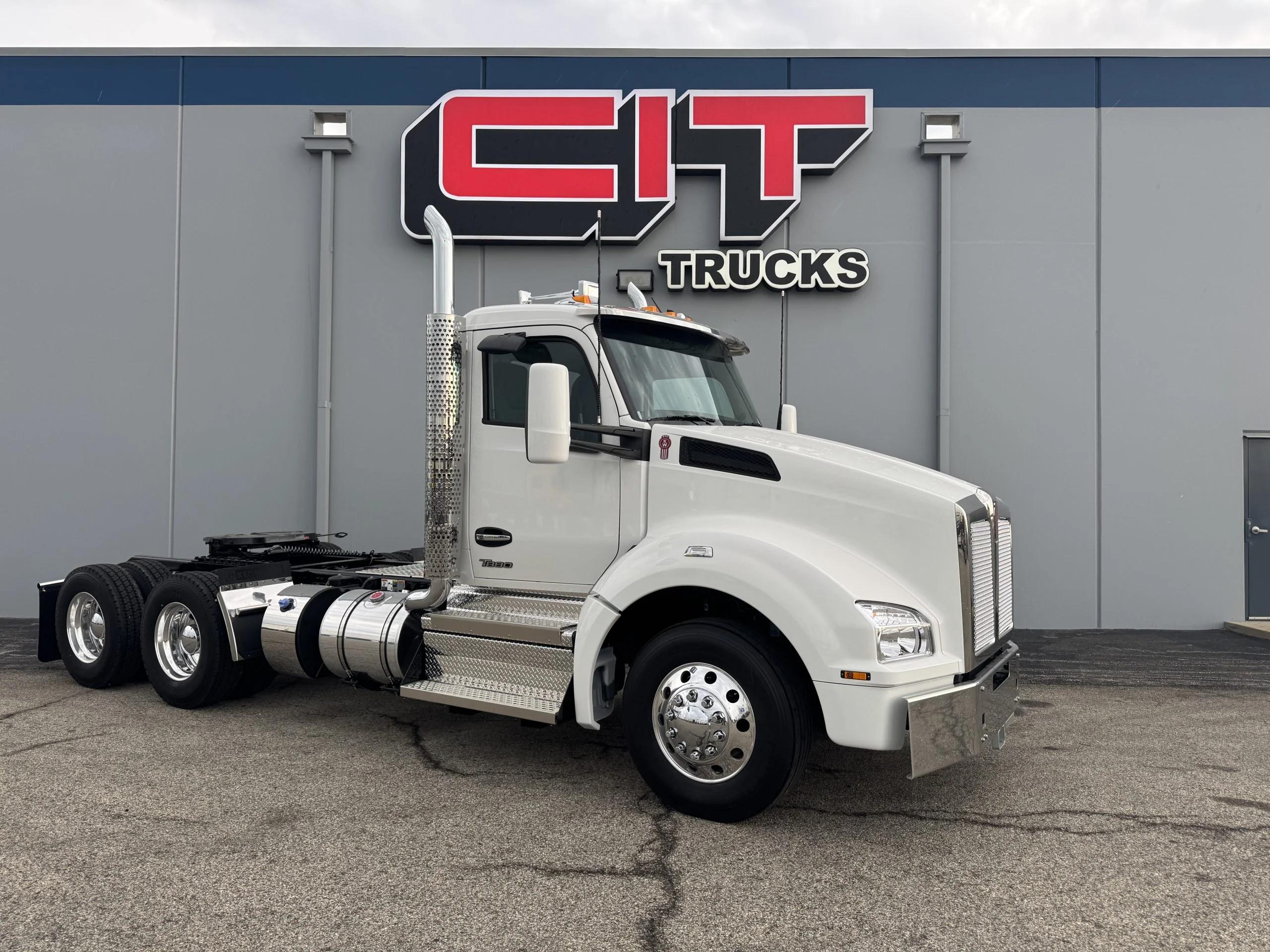 2027 Kenworth T880 in Champaign, IL — photo 3