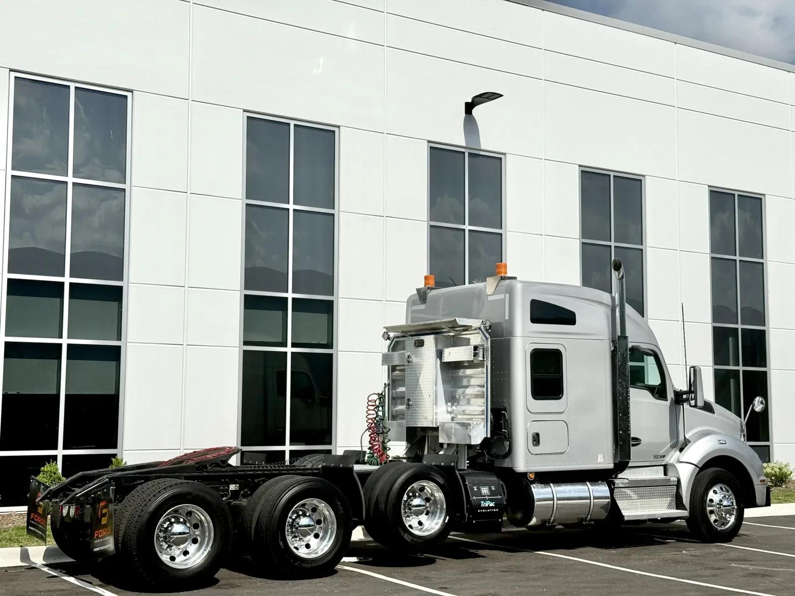 2018 Kenworth T880 in New Lenox, IL — photo 5