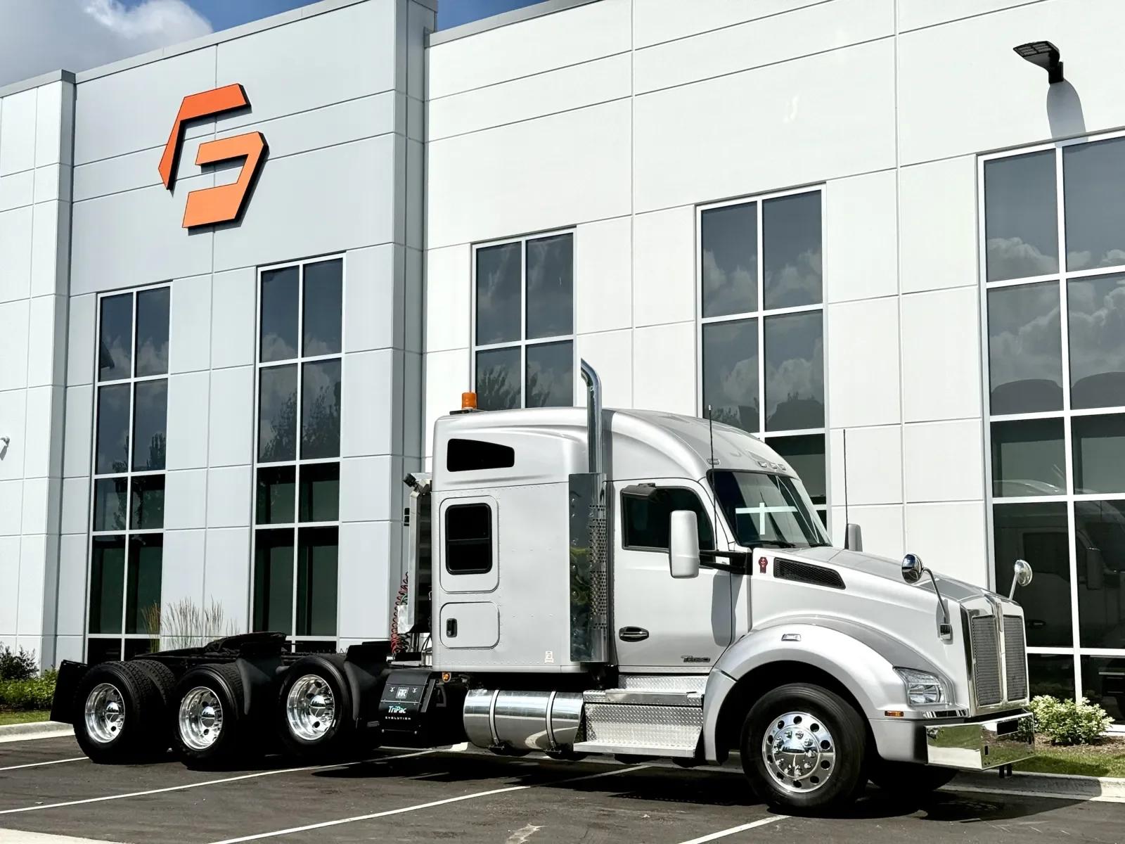 2018 Kenworth T880 in New Lenox, IL — photo 2