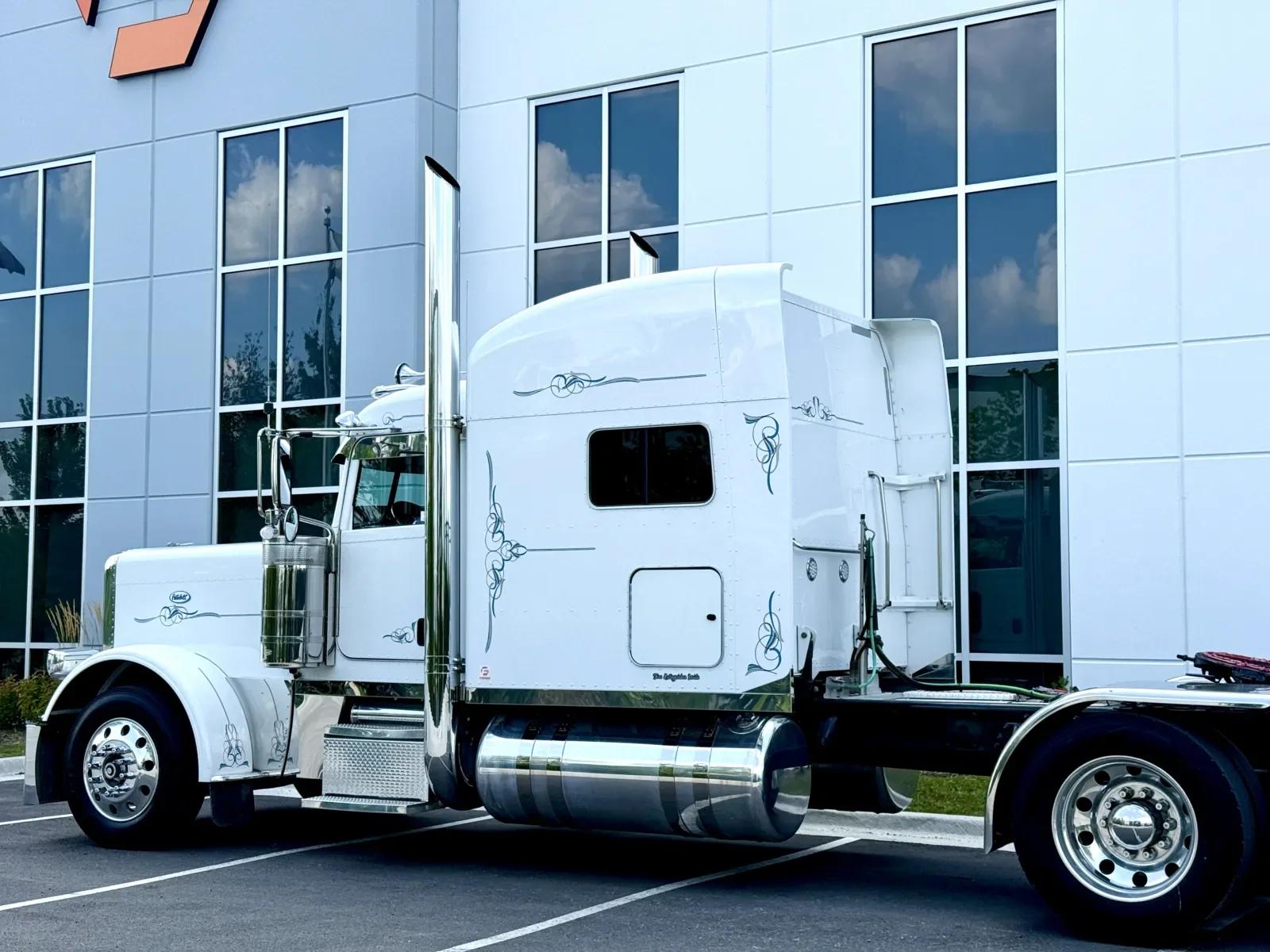 2019 Peterbilt 389 in New Lenox, IL — photo 8