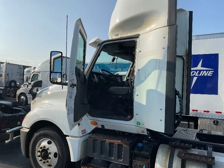 2021 International LT in Rochester, NY — photo 9