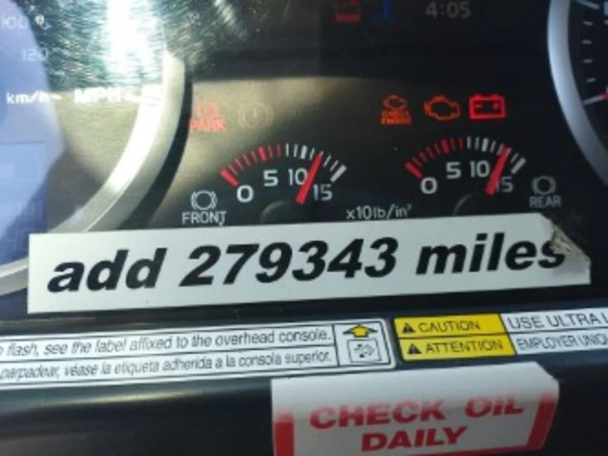 2013 Hino 338 in Farmingdale, NY — photo 10