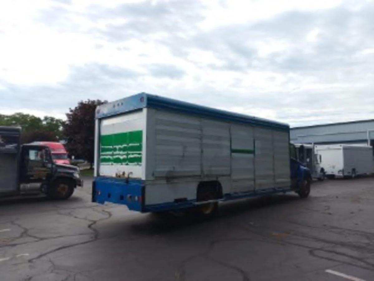 2013 Hino 338 in Farmingdale, NY — photo 4
