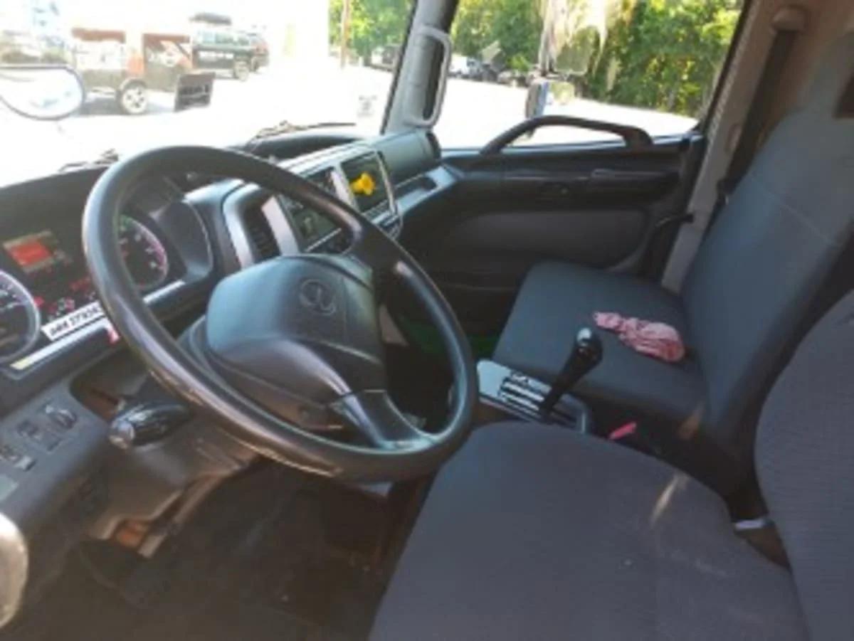 2013 Hino 338 in Farmingdale, NY — photo 11