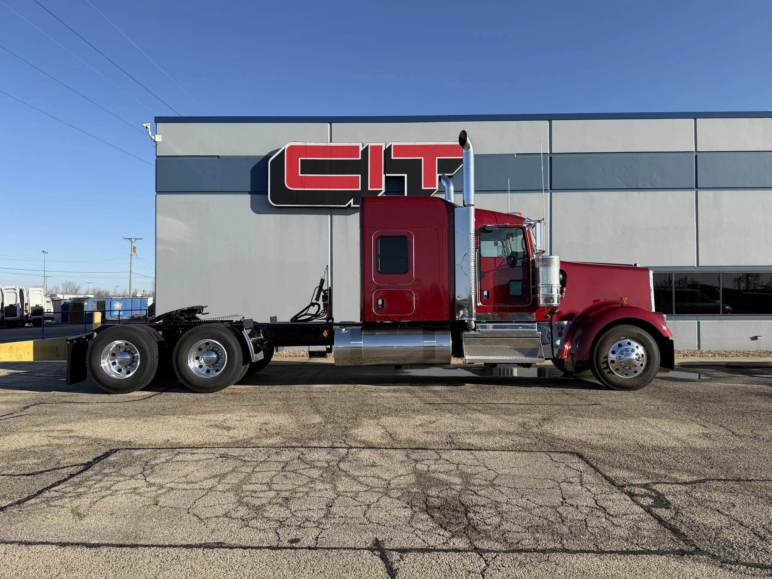 2027 Kenworth W900 in Springfield, IL — photo 4