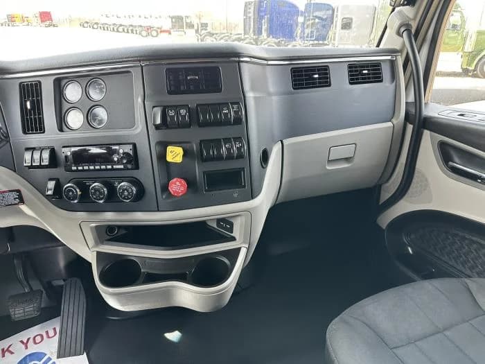 2022 Peterbilt 579 — photo 8