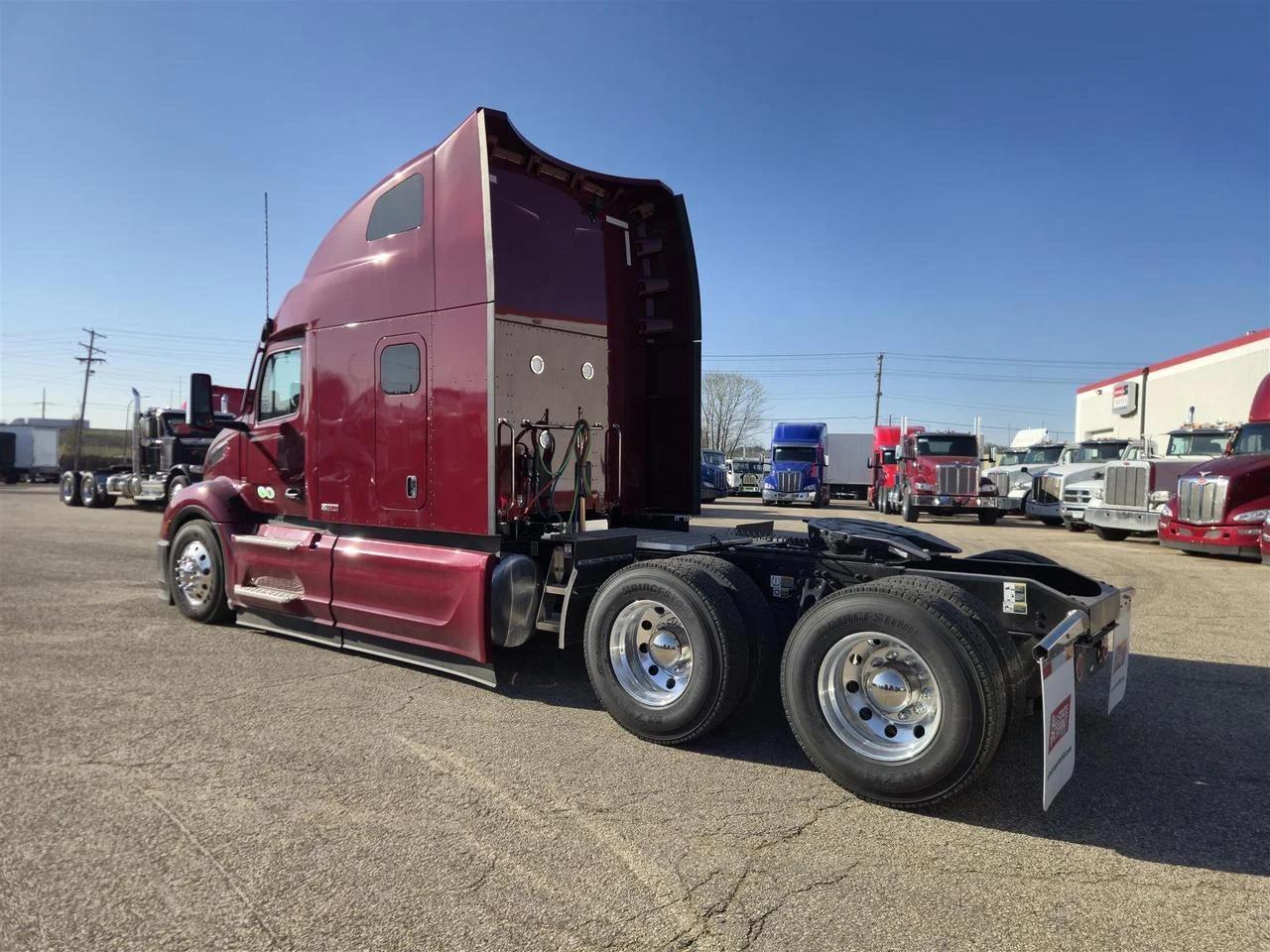 2027 Peterbilt 579 in South St. Paul, MN — photo 4