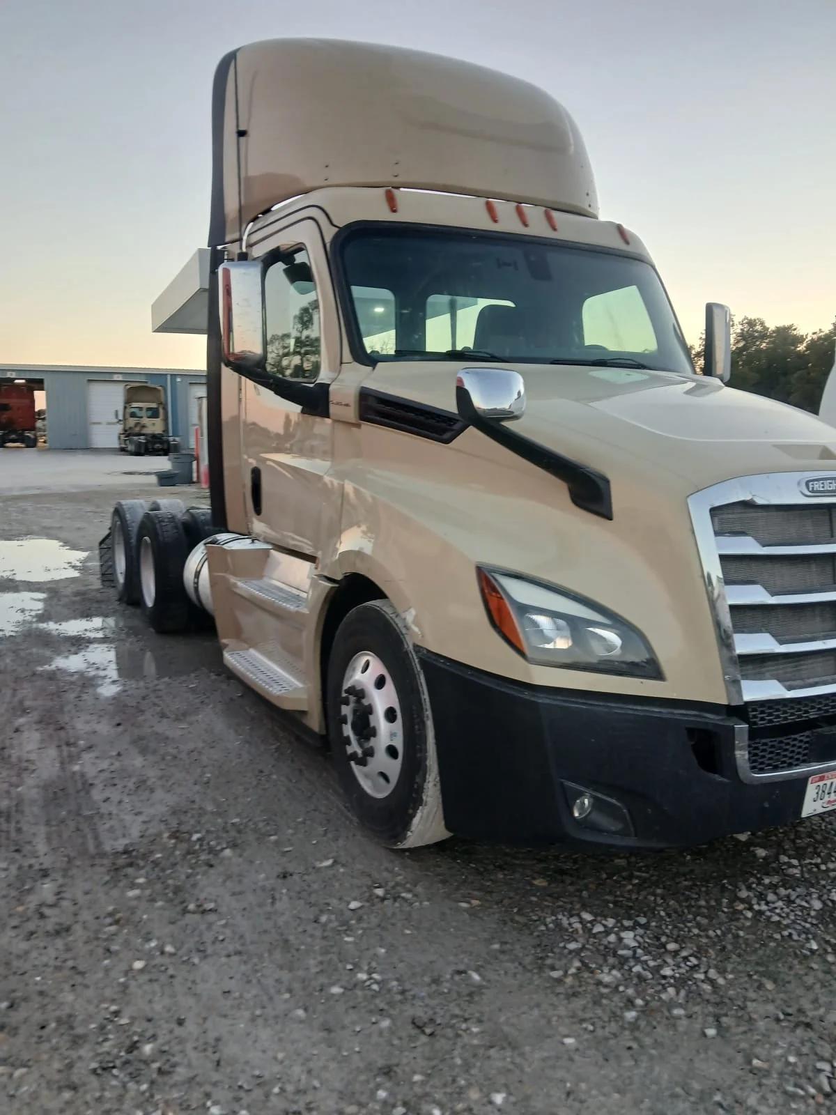 2020 Freightliner Cascadia in O'fallon, MO — photo 3