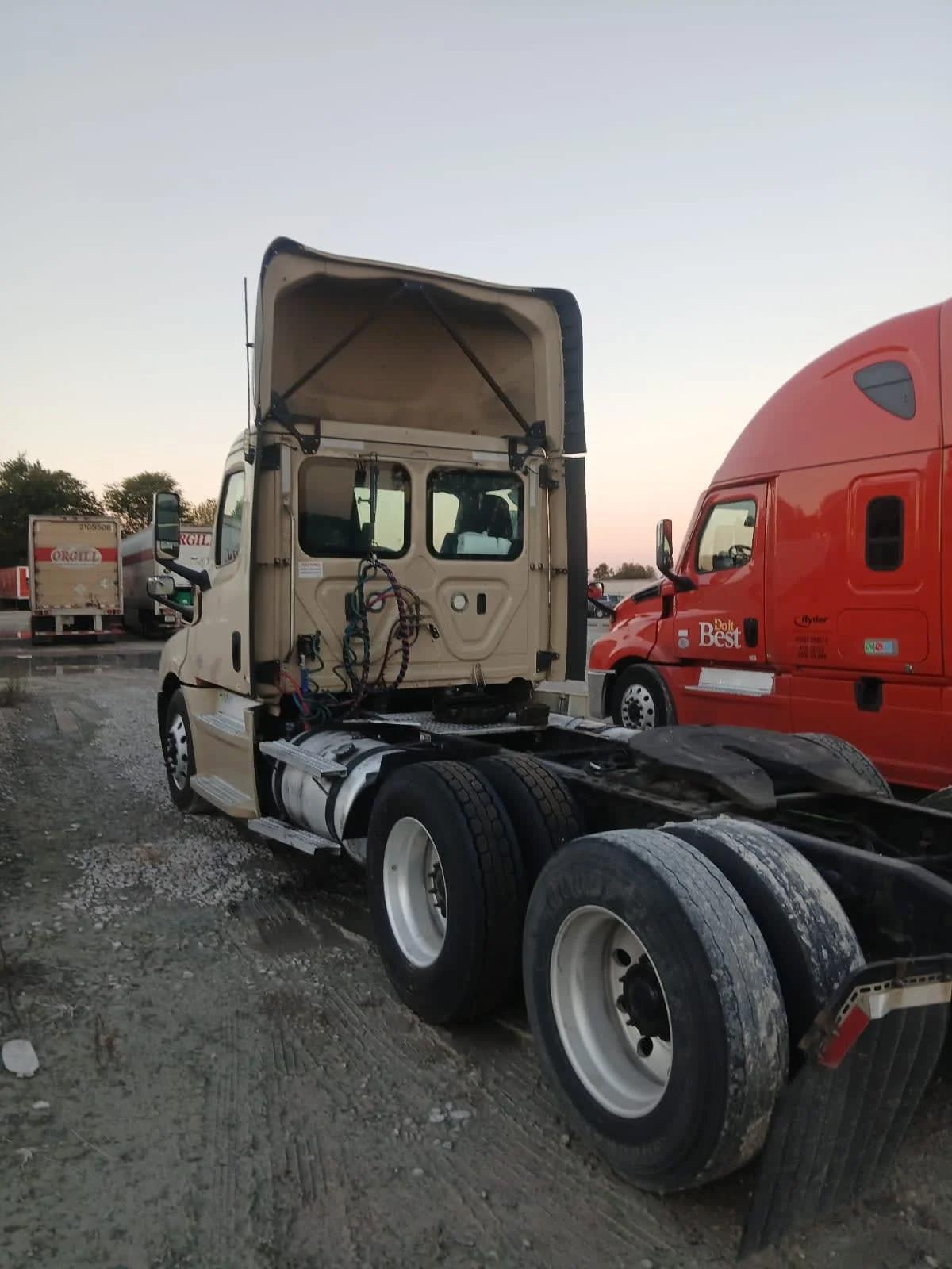 2020 Freightliner Cascadia in O'fallon, MO — photo 6
