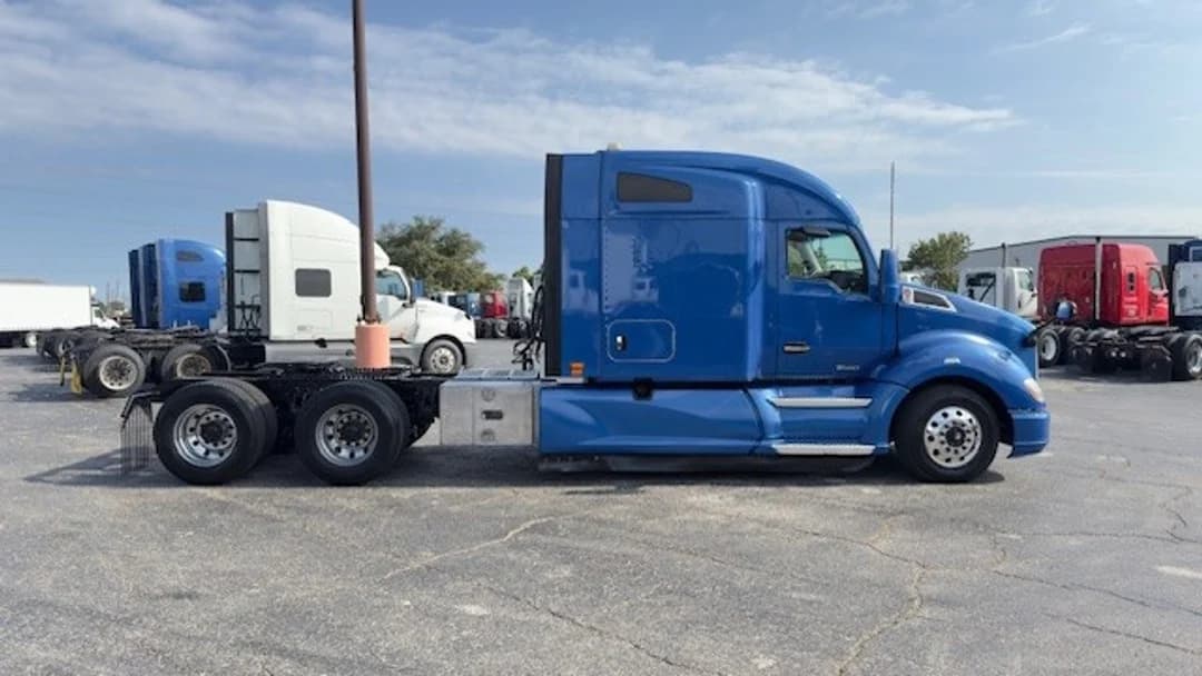 2020 Kenworth T680 in HOUSTON, TX — photo 3